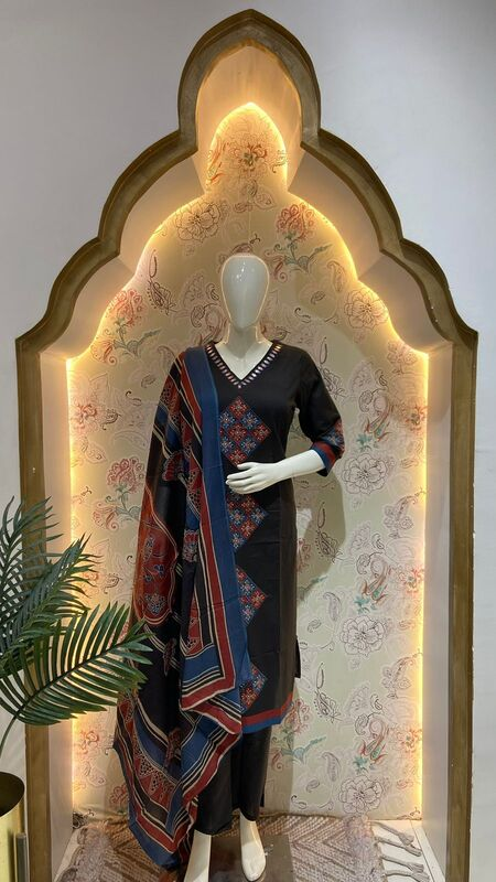 Embroidered Motifs Kurti Set